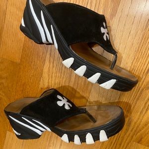 3/$25.00 🛍 
TRANSIT platform sandals, real suede